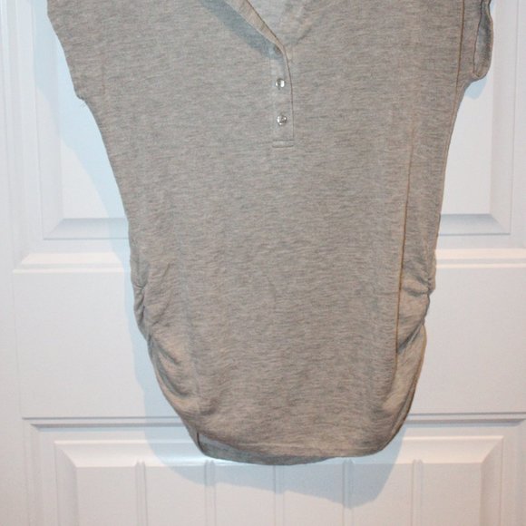 3/$20 🏷 Olivia Moon Heathered Oatmeal Tshirt Size Small - Picture 3 of 3
